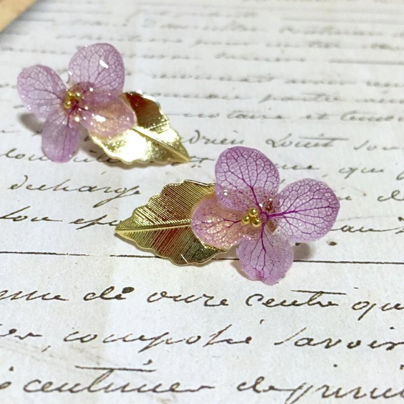 *Lavender*Hydrangea and Gold Leaf Earrings - 耳环/耳夹 - 植物．花 紫色