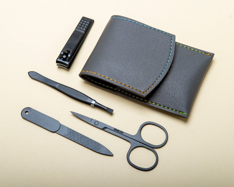 美甲美容修剪4 件套连PU 皮革旅行袋 - 手足保养 - 不锈钢 黑色