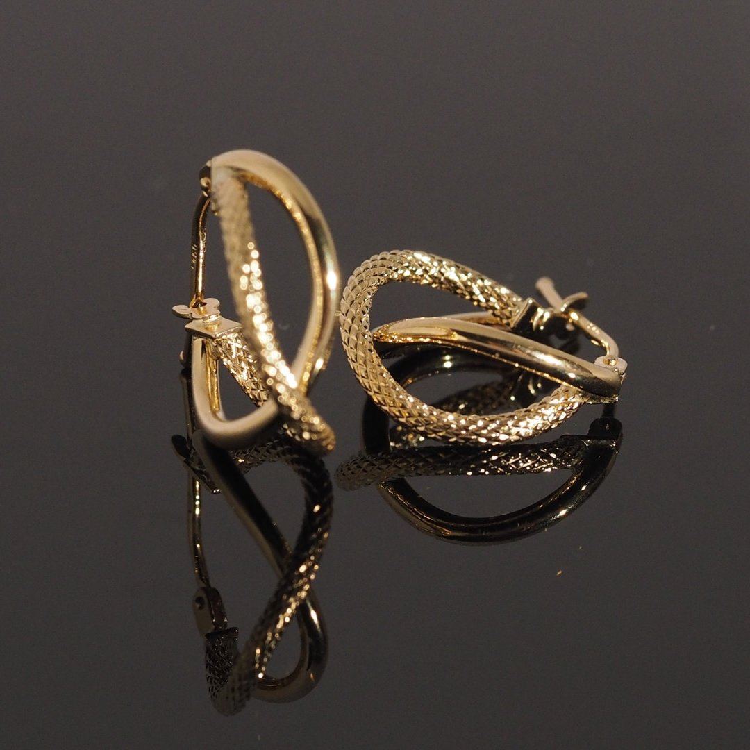 18K金自由形状圆形耳环18K Gold Freeform Hoop Earrings - 耳环/耳夹 - 贵金属 