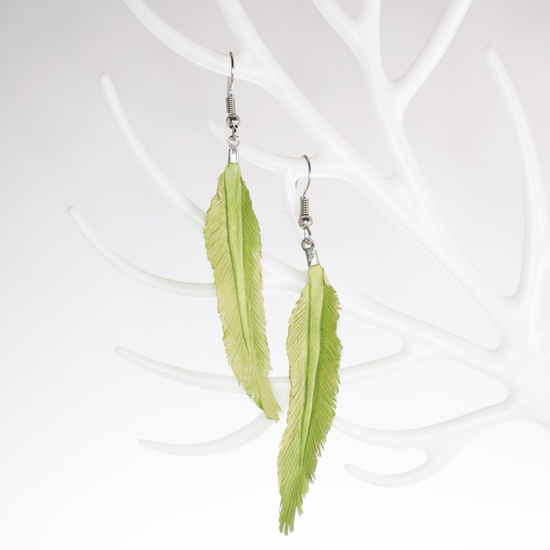 皮革雕刻 仿羽毛耳环 - 草绿色 - 耳环/耳夹 - 真皮 绿色