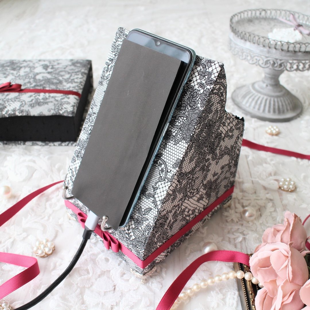 Smartphone Stand Rechargeable Fits Into Your Interior French Chic Elegant Classic Ribbon Lace Tassel Smartphone Holder [Made-to-Order] - 手机座/防尘塞 - 棉 黑色