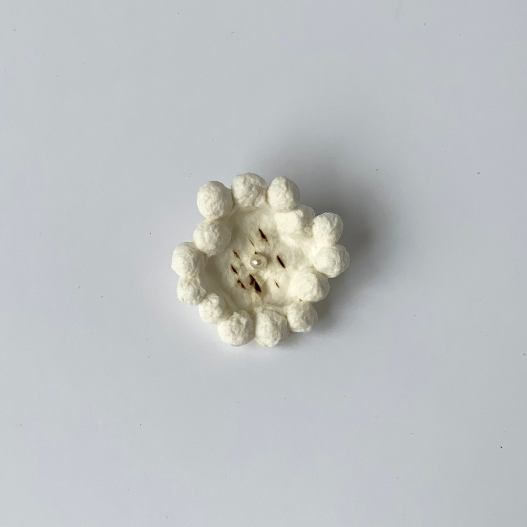 胸针 Paper Flower 白色1 - 胸针 - 纸 白色