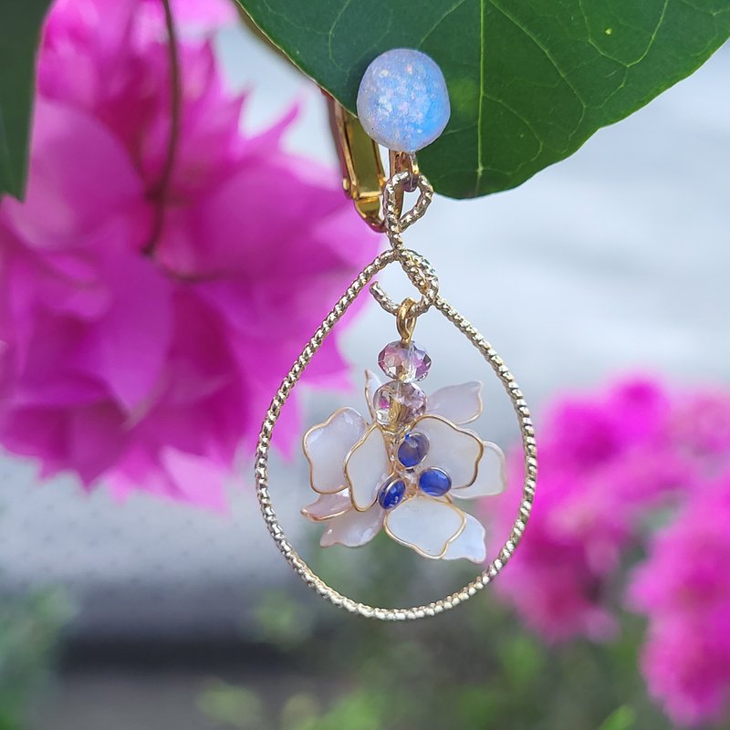 【来点冬天fu 】水晶花耳环 清新白 - 耳环/耳夹 - 树脂 白色