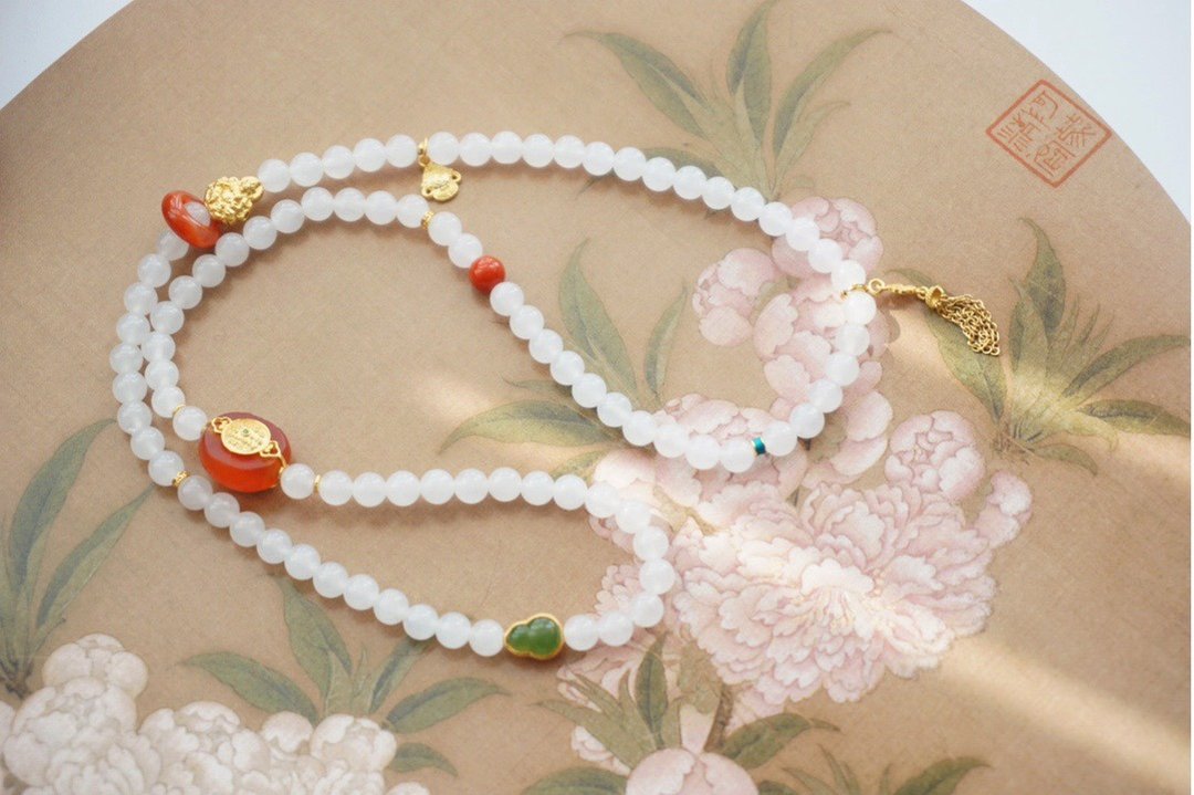 天然和田玉-白玉 碧玉葫芦南红跑环、 黄财神隔珠设计多圈手串手s - 项链 - 玉石 白色