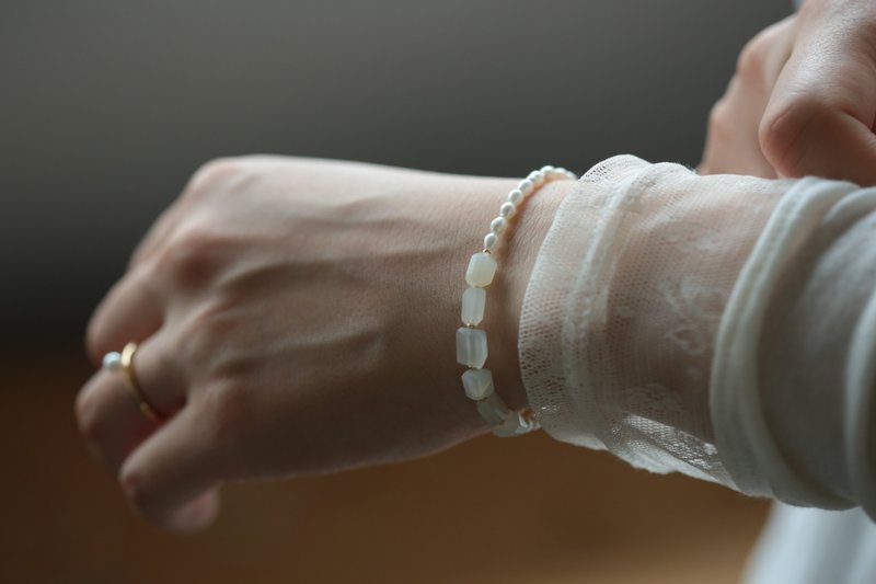 手心白月光珍珠手链 - 手链/手环 - 半宝石 