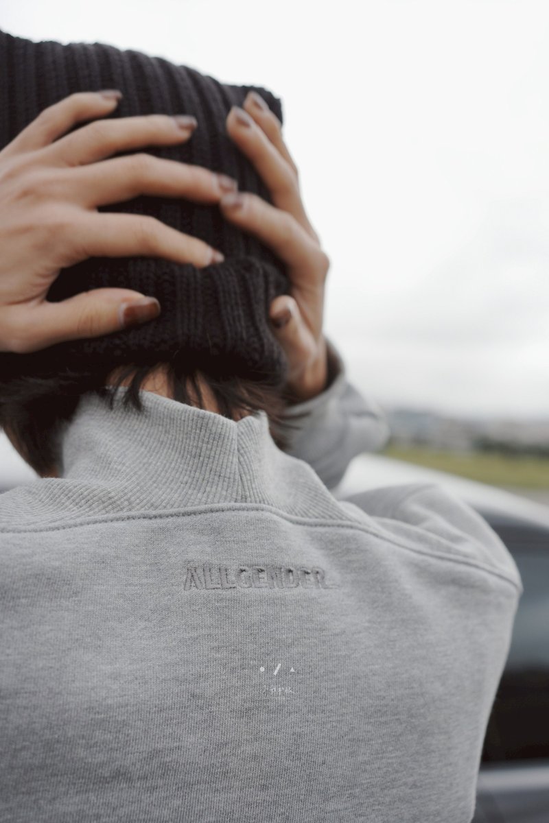 小我独家 极简设计延伸高领600g上衣 - 2色 - 麻灰 现货 - 女装上衣 - 棉．麻 灰色