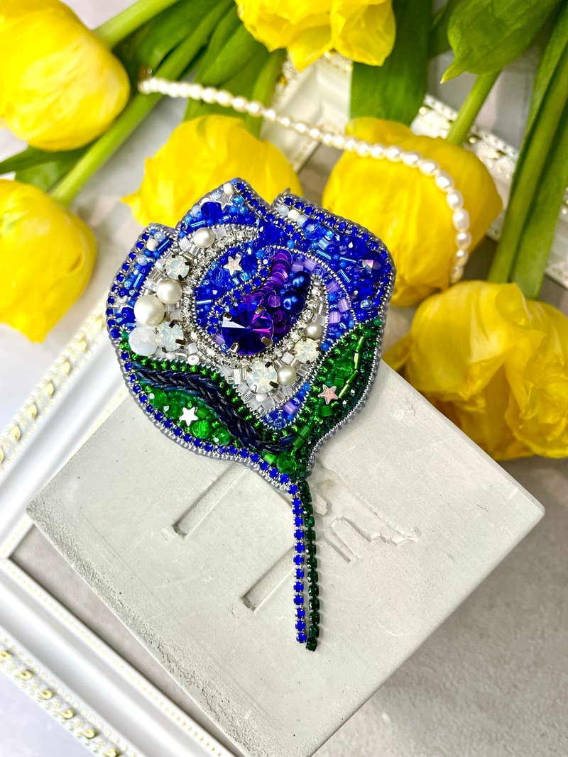 Moon Flower Beaded Brooch, Handmade Embroidered Accessory, Pin Blue Blossom - 胸针 - 玻璃 多色