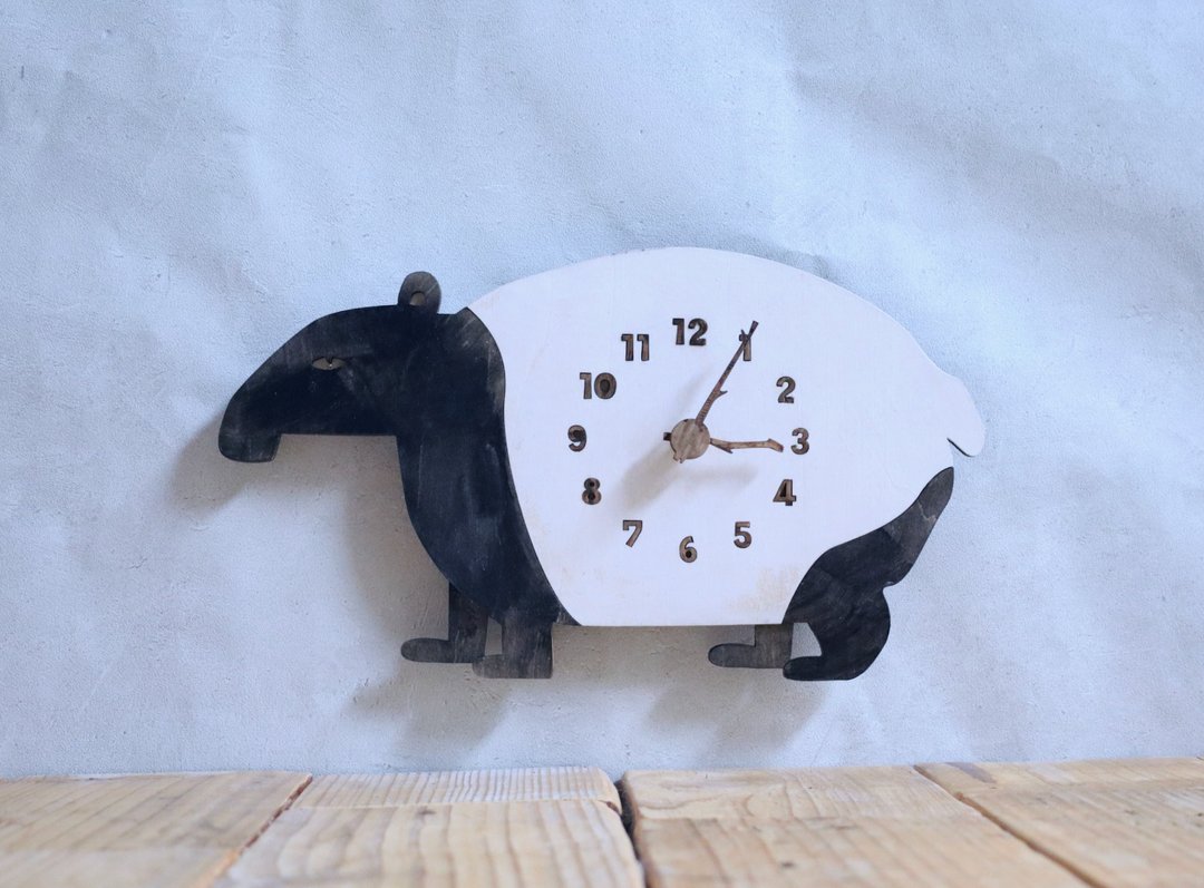 Malayan Tapir Eats Nightmare Clock Wooden Wall Clock - 时钟/闹钟 - 木头 黑色