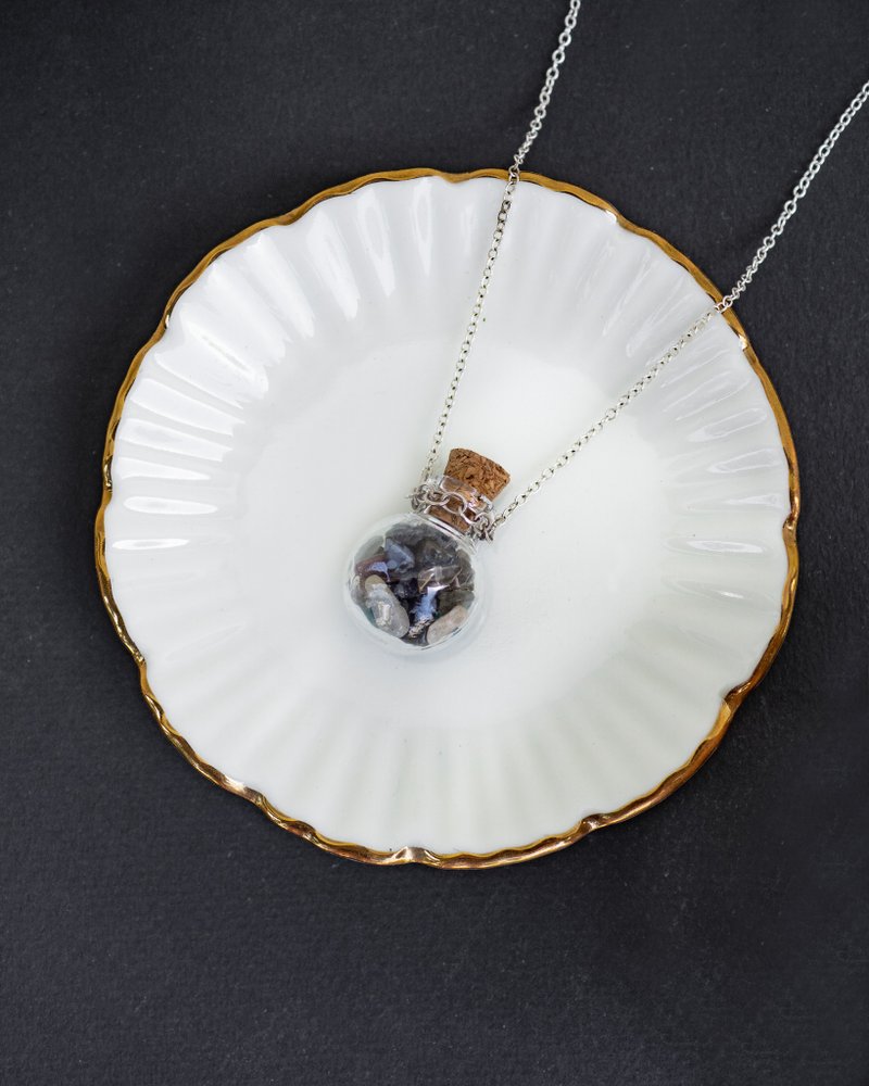 Raw stones necklace, Glass bottle with gems on a waxed cord or silver 925 chain - 项链 - 宝石 多色