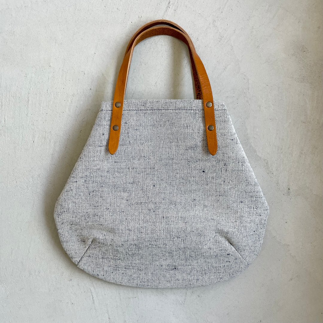 [2022 resale] No. 8 cotton jute (cotton linen) and extra-thick oil-nume round tote bag S-size [off x navy] - 手提包/手提袋 - 真皮 蓝色