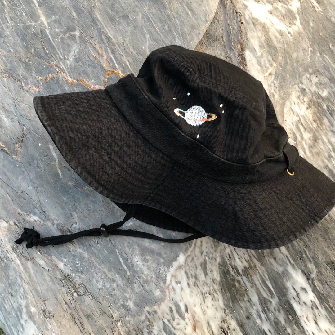 Saturn -Fisherman HAT/ Brimmer Hat / Boonie Hat // Embroidery - 帽子 - 棉 黑色