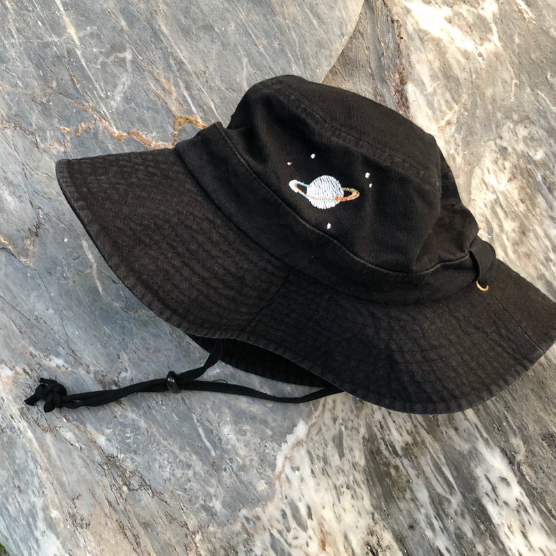 Saturn -Fisherman HAT/ Brimmer Hat / Boonie Hat // Embroidery - 帽子 - 棉．麻 黑色