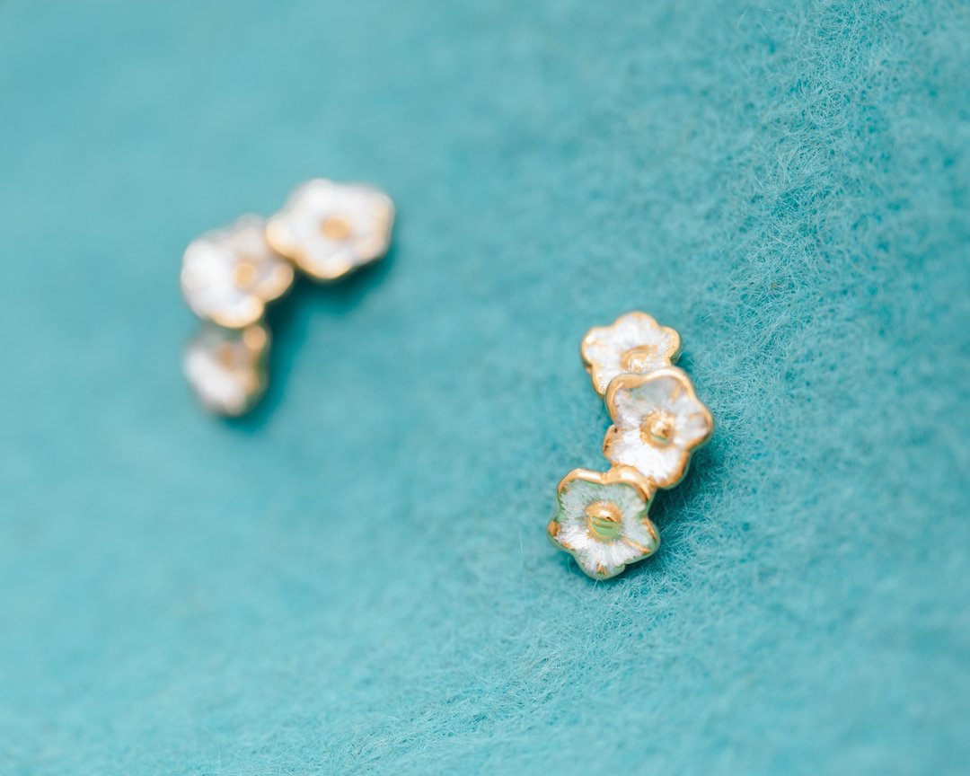 Japanese jewelry - Babies' Breath flower - dainty flowers - Gift for her - 耳环/耳夹 - 银 金色