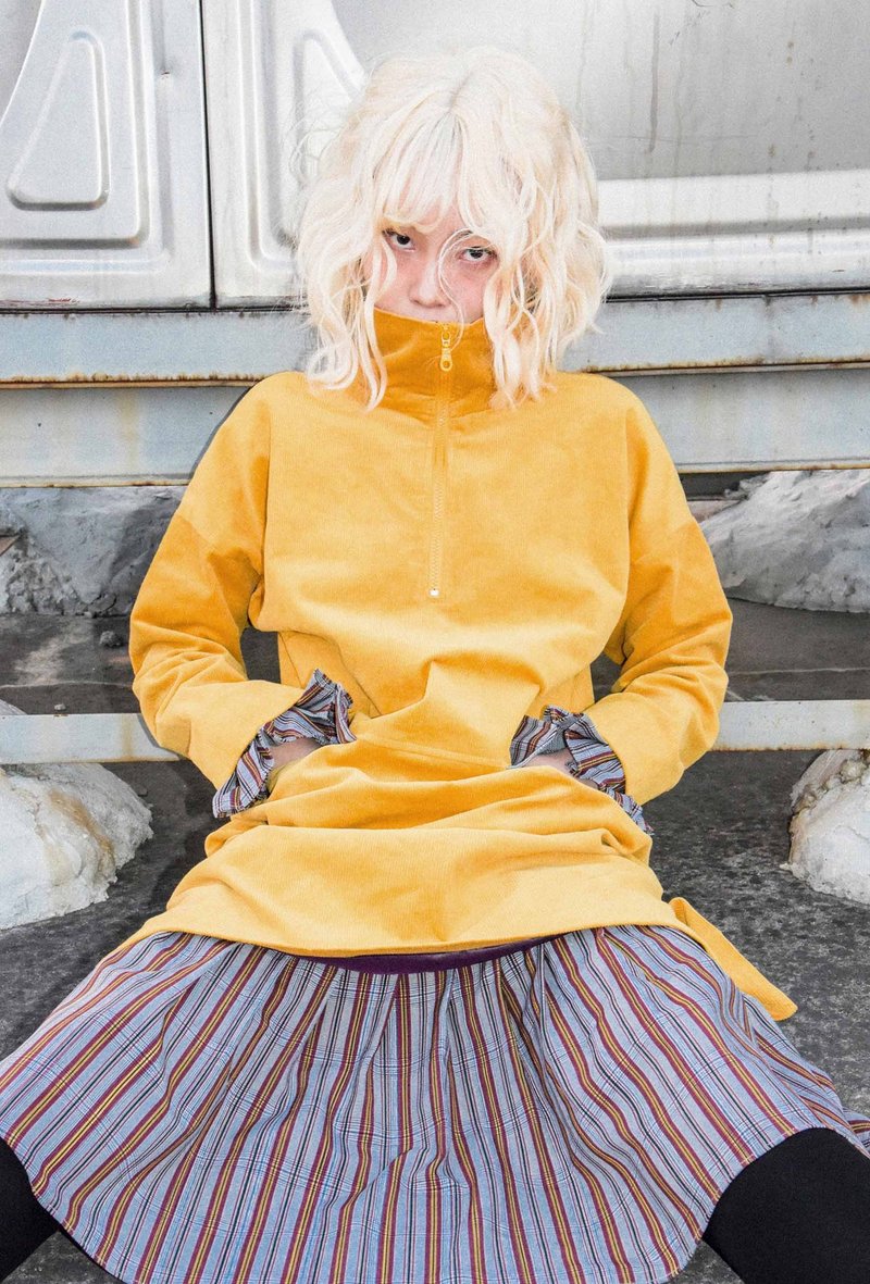 UU! BY UF9193原创17秋冬新品灯芯绒拼接条纹假两件姜黄卫衣裙 - 女装上衣 - 棉．麻 黄色