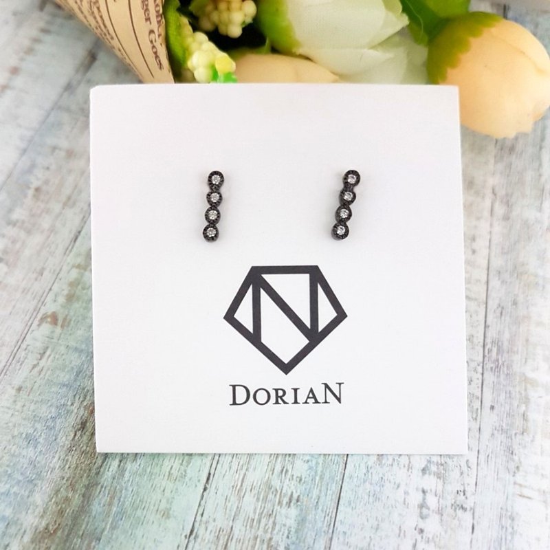 DoriAN 一字璀璨星光925纯银镶CZ钻耳环 附纯银保证卡 礼物包装 - 耳环/耳夹 - 纯银 黑色