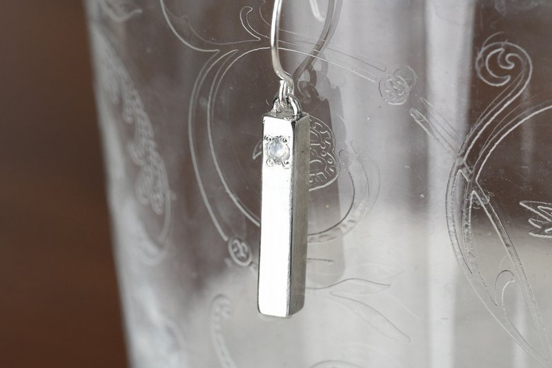 方尖碑 月光石 - 耳环/耳夹 - 其他金属 银色