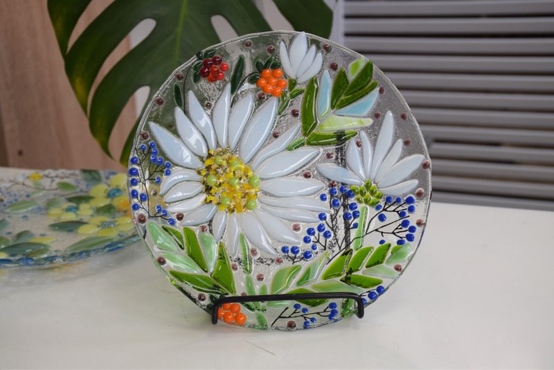 Fused glass candy dish with chamomiles - Fused glass art - Dessert plates with c - 盘子/餐盘/盘架 - 玻璃 透明