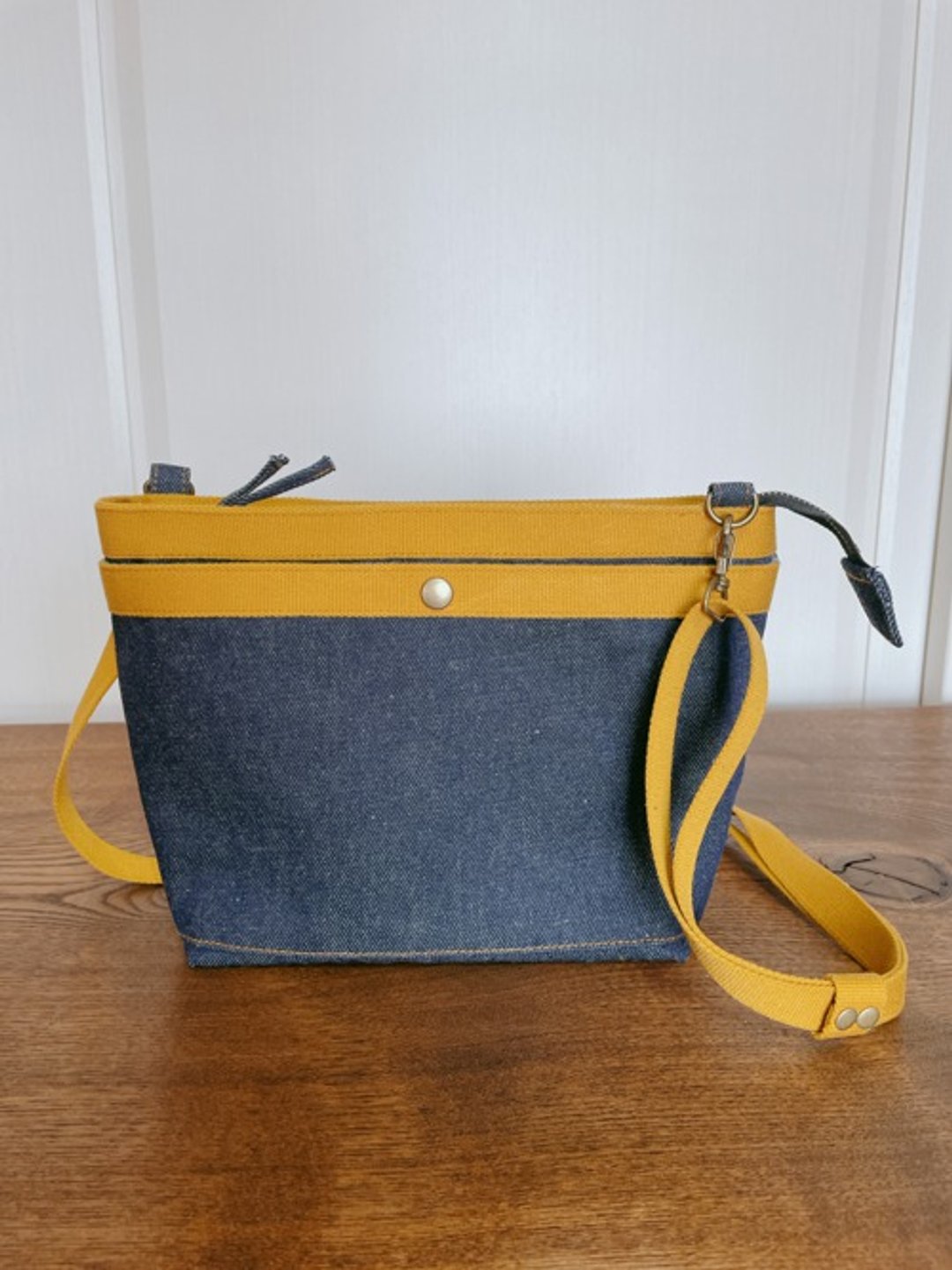 Denim that does not fade Okayama denim mini shoulder bag wide gusset independent Indigo x yellow - 侧背包/斜挎包 - 棉 