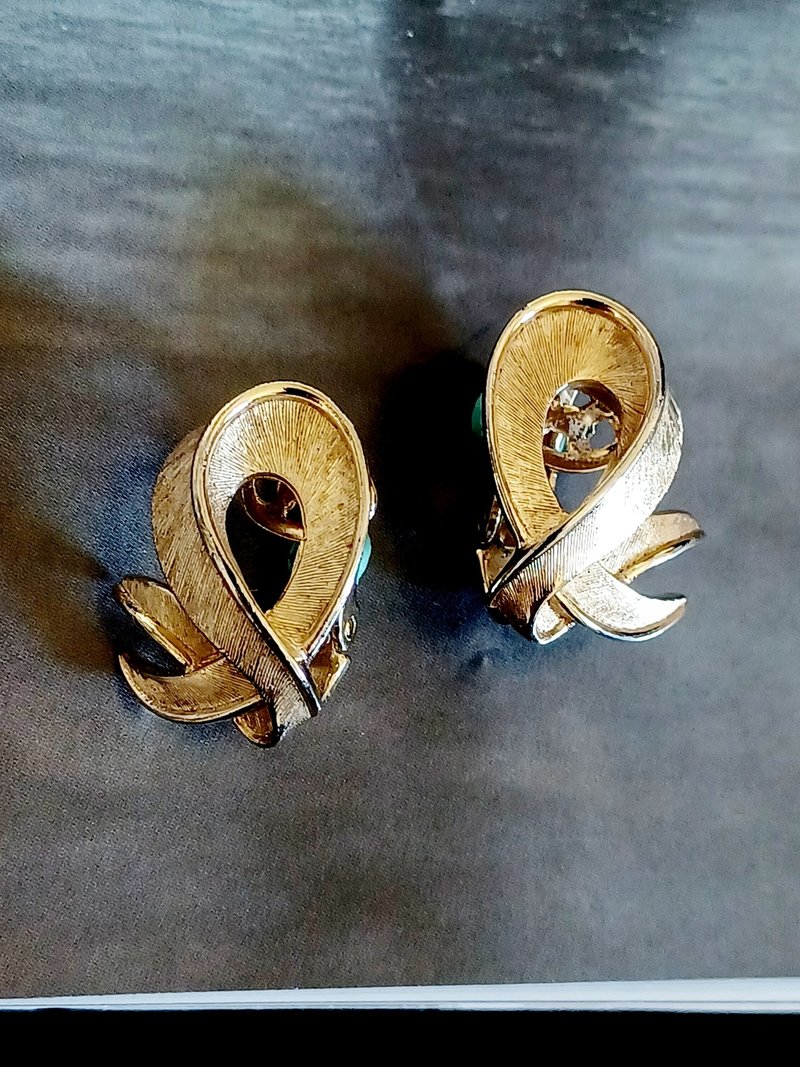 vintage jewelry Trifari 优雅金色缎带 夹式耳环 - 耳环/耳夹 - 其他金属 