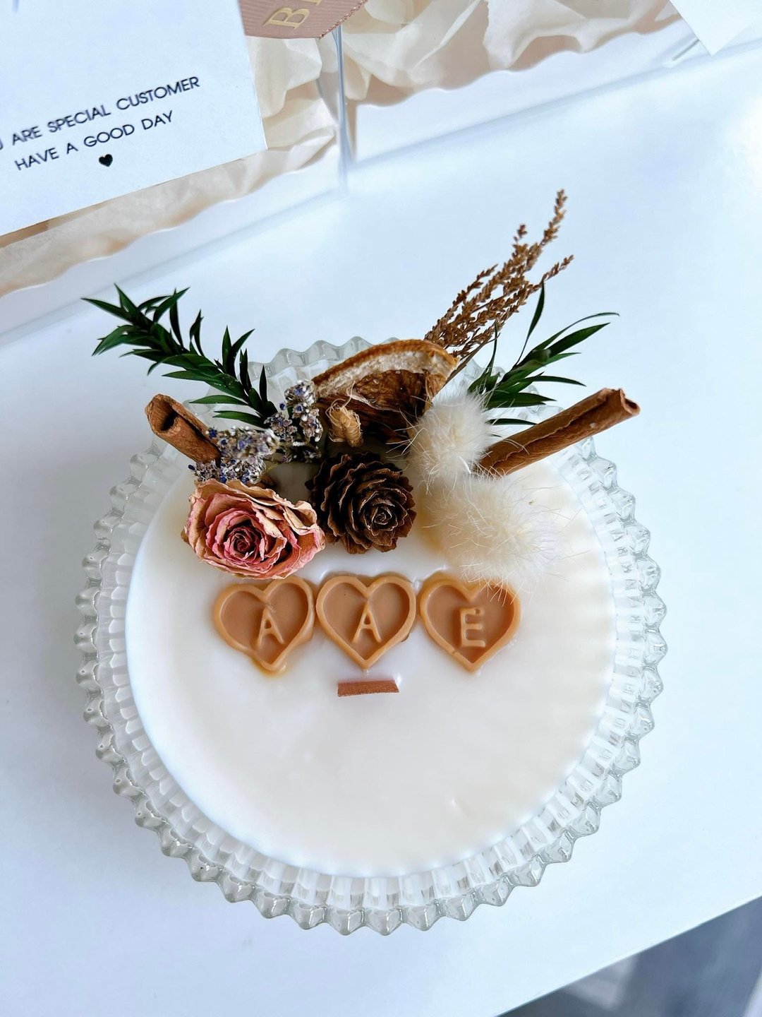 Soy Wax Candle in vintage glass with flowers - 蜡烛/烛台 - 其他材质 多色