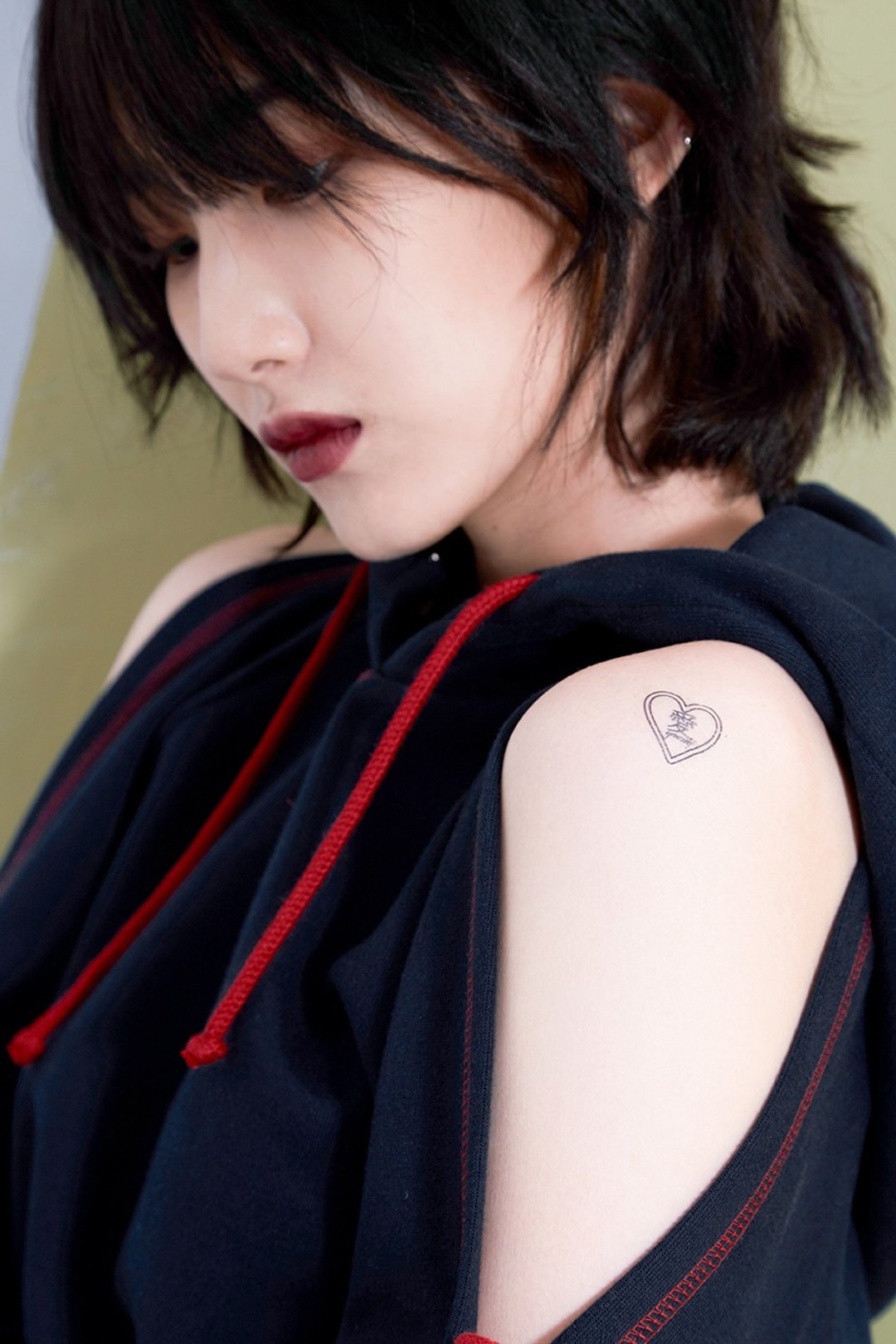 爱정 露肩帽Ｔ/深蓝 - 女装上衣 - 棉 