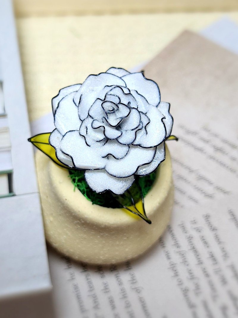 【万花筒•黑白玫瑰花】疗愈小植 /水晶花装饰品/桌上疗愈小物 - 摆饰 - 树脂 白色