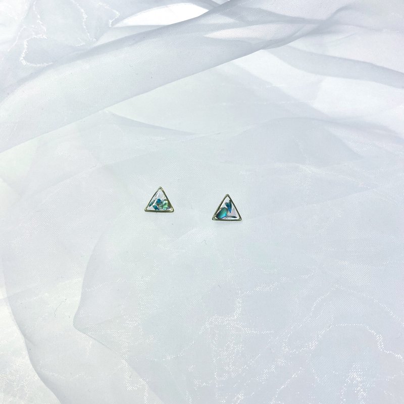 干燥花三角形耳钉 手作耳环 - 耳环/耳夹 - 树脂 