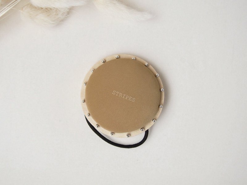 CIRCLE HAIR ELASTIC 【Lsize】 ~ matte camel × silver beads - 发饰 - 木头 咖啡色