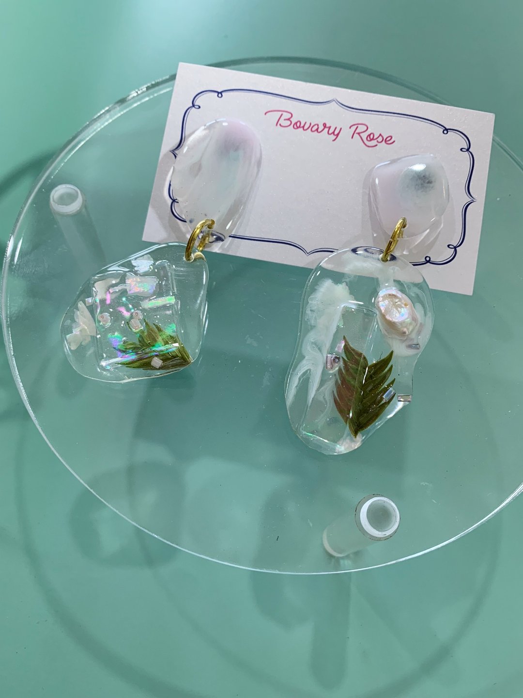 玻璃珠宝盒 永生花天然珍珠 树酯创作耳针式耳环 - 耳环/耳夹 - 塑料 多色