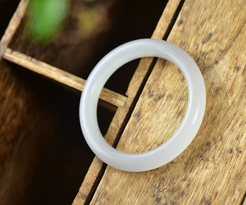 天然和田玉羊脂玉手镯 圈口57mm 玉质细腻温润 - 手链/手环 - 玉石 