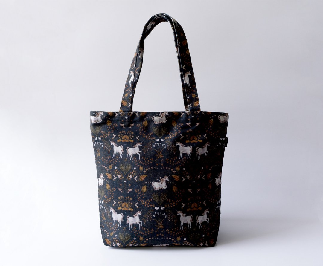 Unicorns basic zipper canvas tote bag Hand drawn illustration Shoulder bag - 手提包/手提袋 - 聚酯纤维 咖啡色