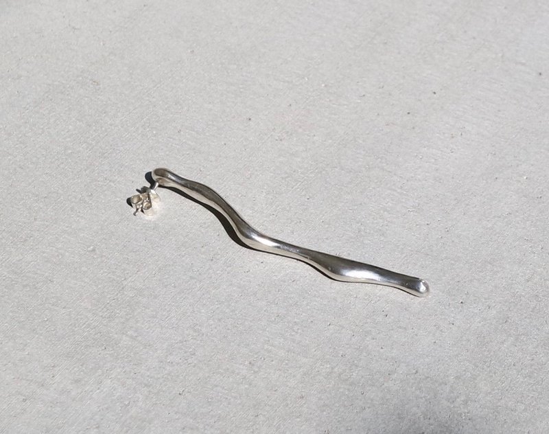 波浪线条耳环 - 耳环/耳夹 - 银 