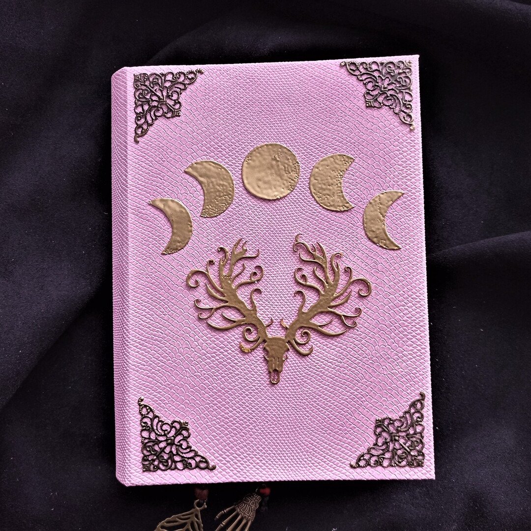 Spell book with creasent moon Grimoire starters vintage pink Real book of shadow - 笔记本/手帐 - 纸 粉红色