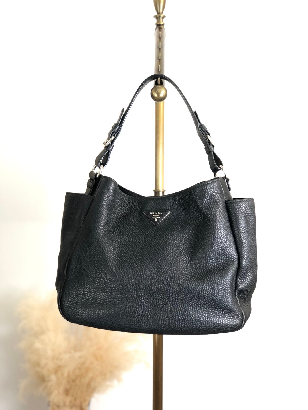 【 日本直送 名牌中古包 】PRADA 普拉达 侧肩包 黑色 三角Logo 皮革 侧口袋 半肩包 wr45fx - 侧背包/斜挎包 - 真皮 黑色