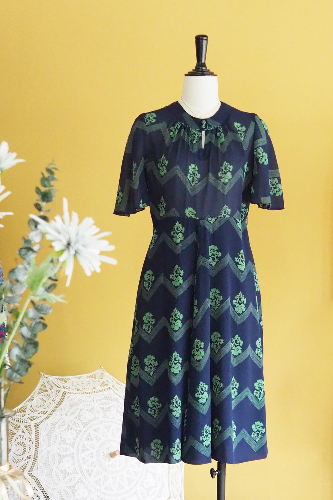 古著洋裝 | Size M | Navy blue zigzag flower pattern - 洋装/连衣裙 - 聚酯纤维 蓝色