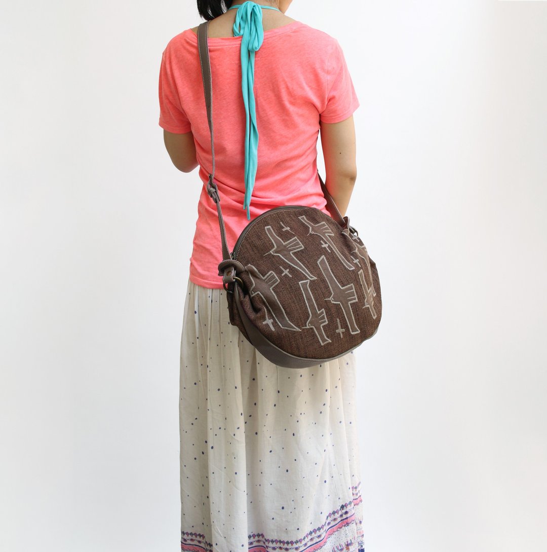 Square bird embroidery shoulder bag - 侧背包/斜挎包 - 真皮 咖啡色