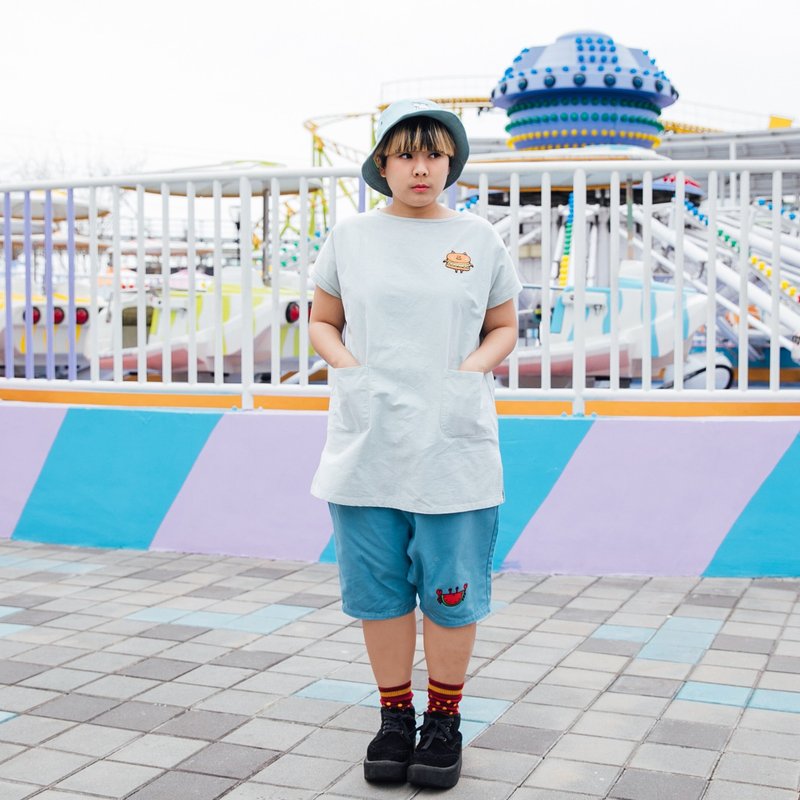 宽松短袖长版上衣 / 绿色汉堡猪 - 女装上衣 - 棉．麻 绿色