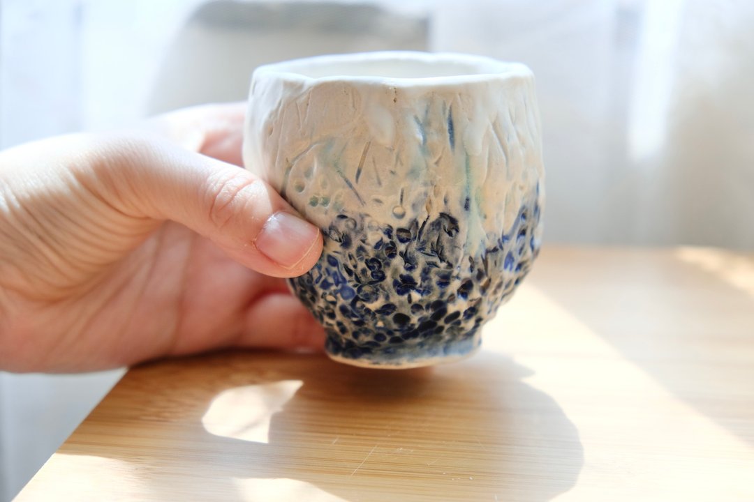 【情人节礼物】富士山蓝色清凉冰雪釉色侘寂禅风手捏陶茶杯艺术风 - 其他杯子 - 陶 蓝色
