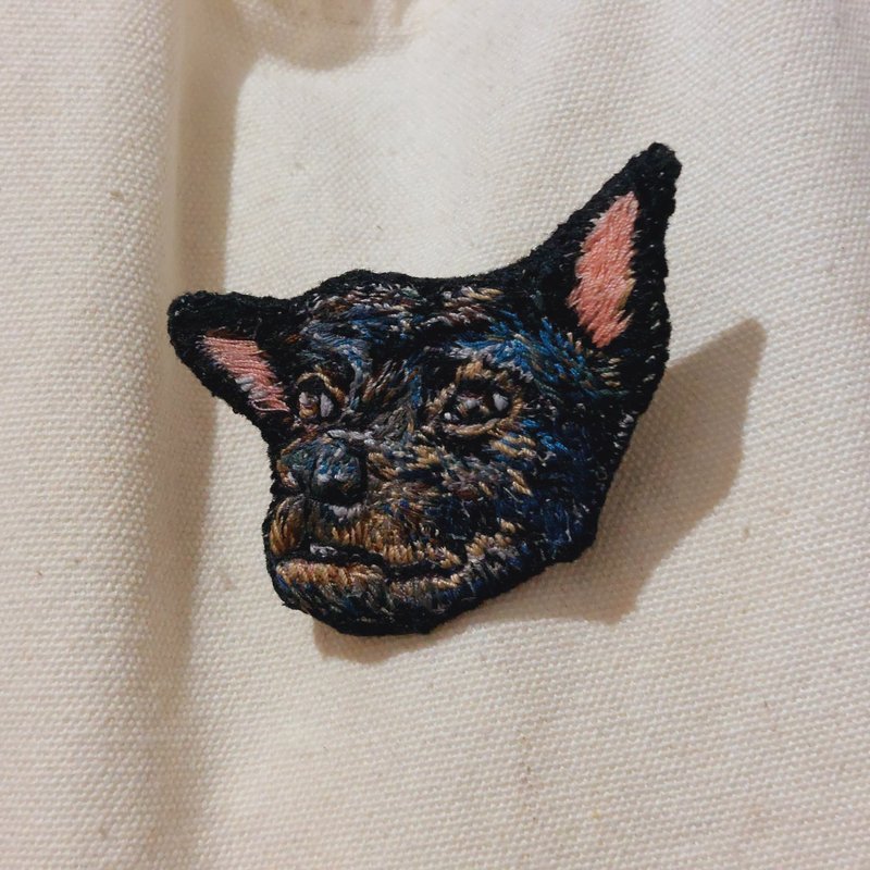 【小作品】 油画感宠物刺绣别针 / 纯手缝肖像・可来图定制 - 订制抱枕/饰品 - 绣线 