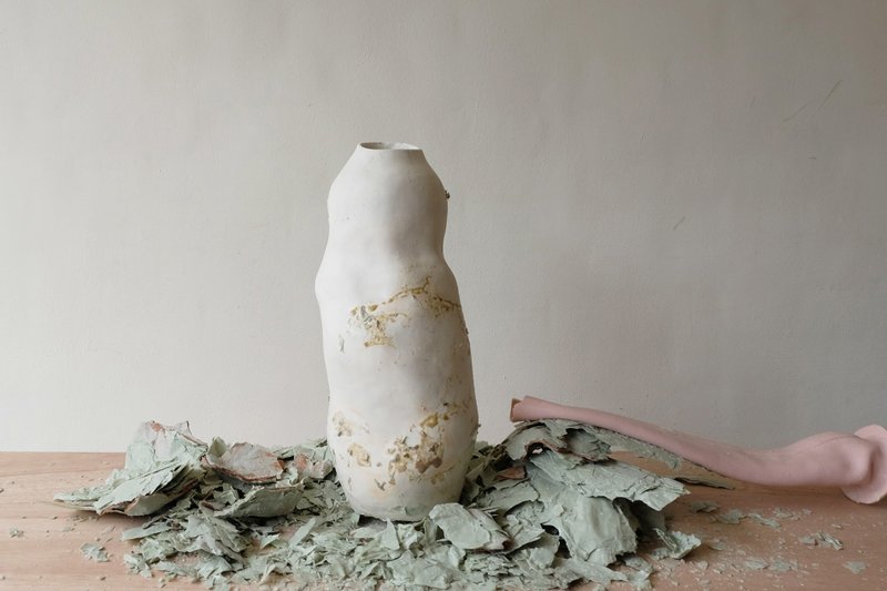 lelecoco . 树皮熏烧手捏花器. 花瓶. 摆饰 / 纯手作陶艺 - 花瓶/陶器 - 瓷 白色