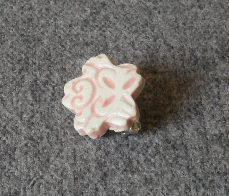 粉色花雕陶艺别针 - 胸针 - 陶 蓝色
