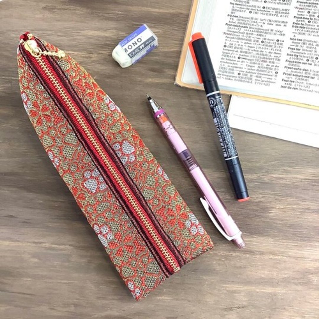 【肉球与樱花】叠缘 三角锥型 笔袋 和风 红色 金色 脚印 狗狗 - 铅笔盒/笔袋 - 其他材质 红色