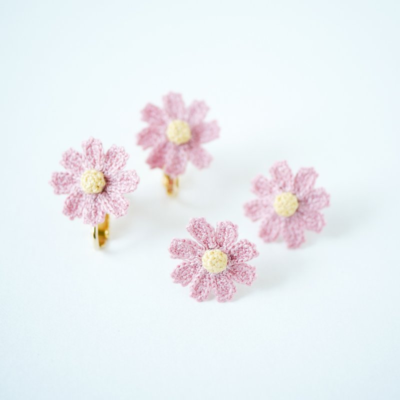 烟熏粉色波斯菊耳环/耳夹　/ 手工 / 手工编织 / 绣花线 / 秋天 - 耳环/耳夹 - 绣线 粉红色