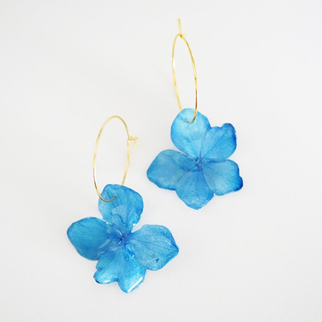 Real hydrangea hoop earrings - 耳环/耳夹 - 树脂 蓝色