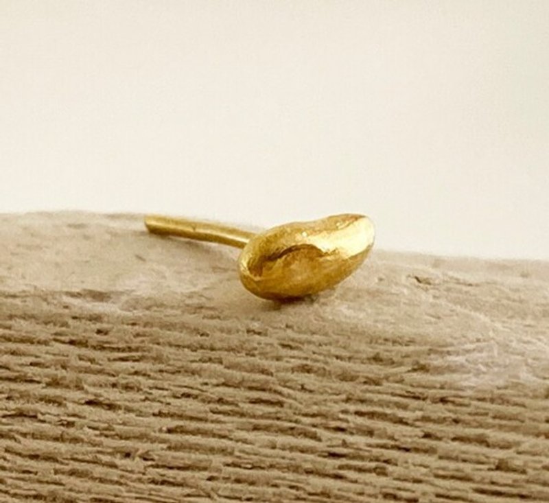 K24 pure gold rice earrings K24 Rice Grain Stud from one ear - 耳环/耳夹 - 其他金属 