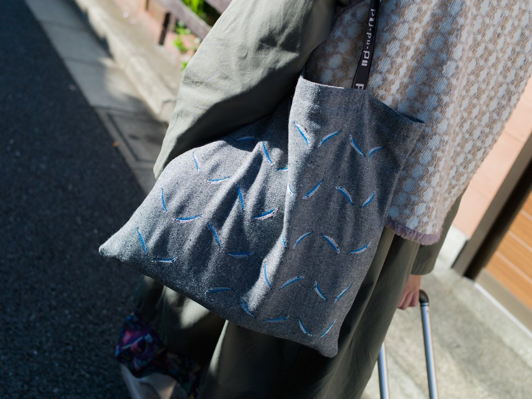 Embroidery tote bag sword fish - 手提包/手提袋 - 羊毛 灰色