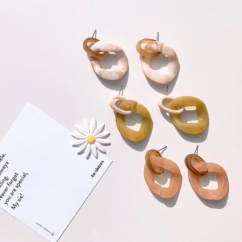 【出清Sale】波浪篓空雾面压克力耳环 Mona Earrings - 耳环/耳夹 - 压克力 粉红色