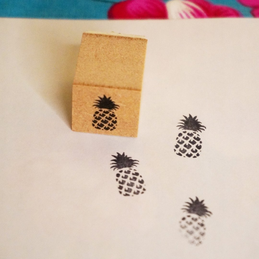 Taiwan Stamp: Taiwan Pineapple Taiwan Feng Pear - 印章/印台 - 木头 橘色