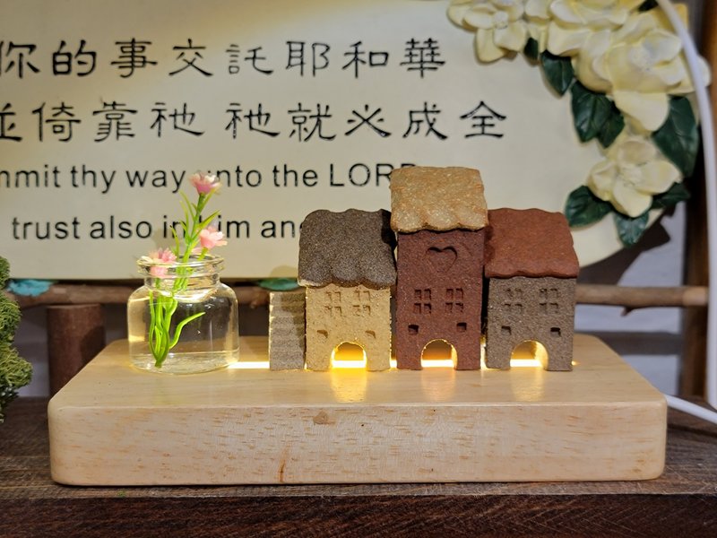 欧洲乡村小屋6件组/(3栋小屋+1小楼梯+1玻璃瓶/花+1木座灯) - 摆饰 - 陶 多色