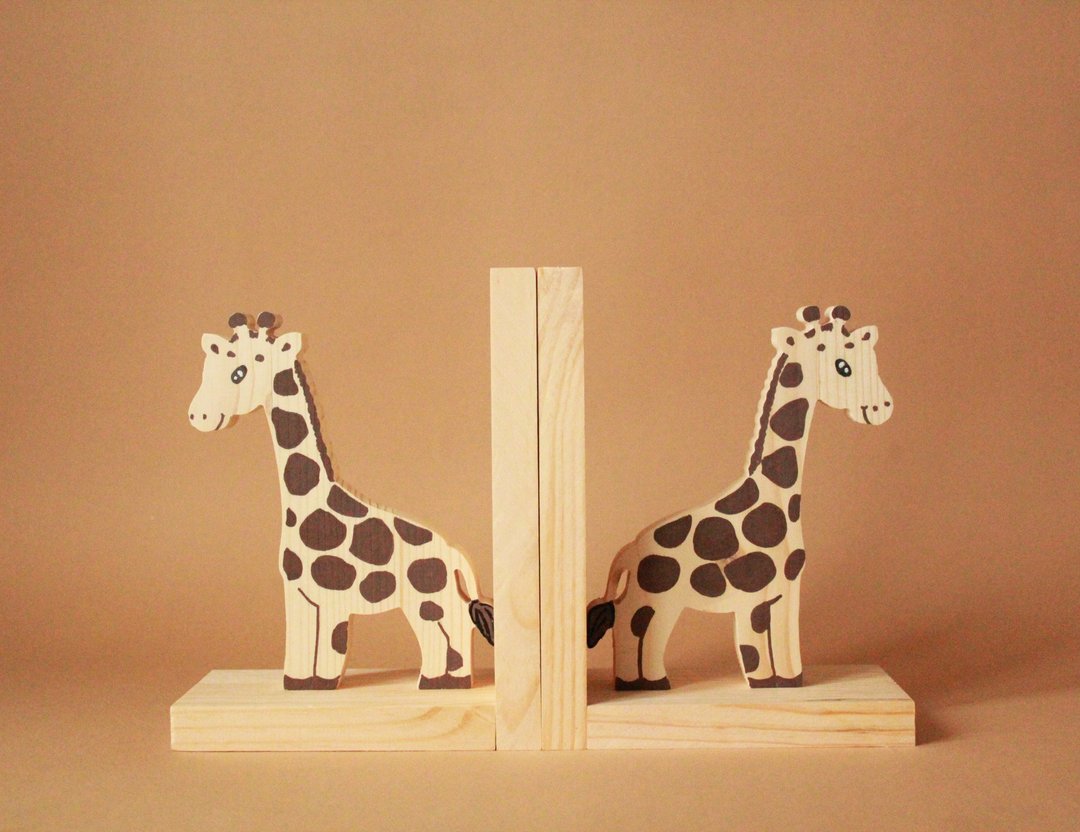 Wooden Giraffe Bookends for Nursery - Zoo Bookends - Bookshelf Decor - Savannnah - 儿童家具 - 木头 咖啡色